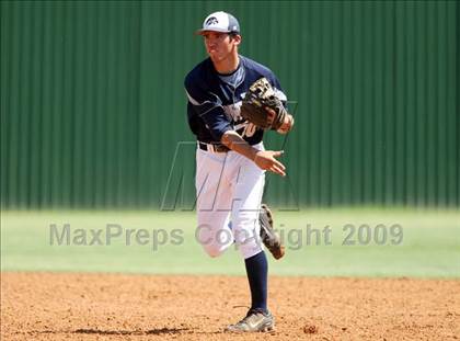 Thumbnail 3 in Hendrickson vs. Bowie photogallery.