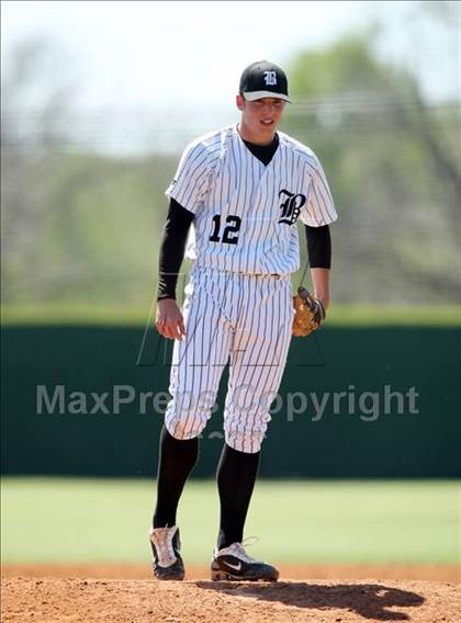 Thumbnail 2 in Hendrickson vs. Bowie photogallery.