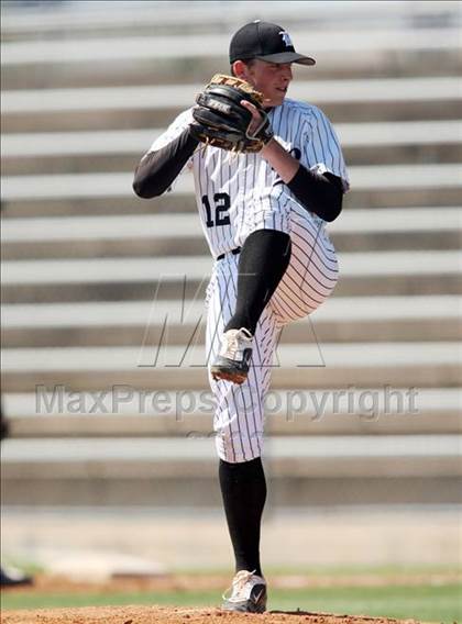Thumbnail 1 in Hendrickson vs. Bowie photogallery.
