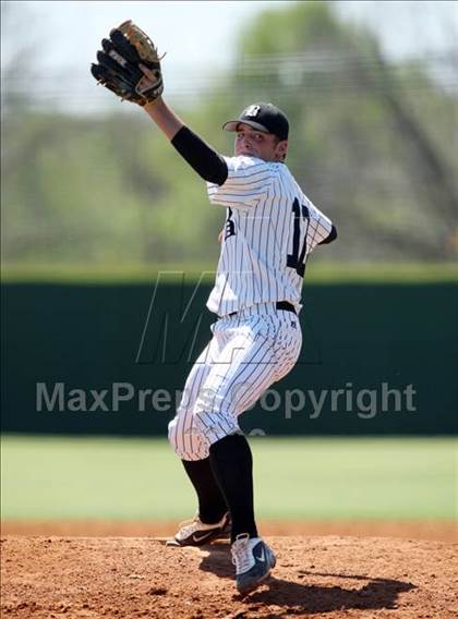 Thumbnail 3 in Hendrickson vs. Bowie photogallery.