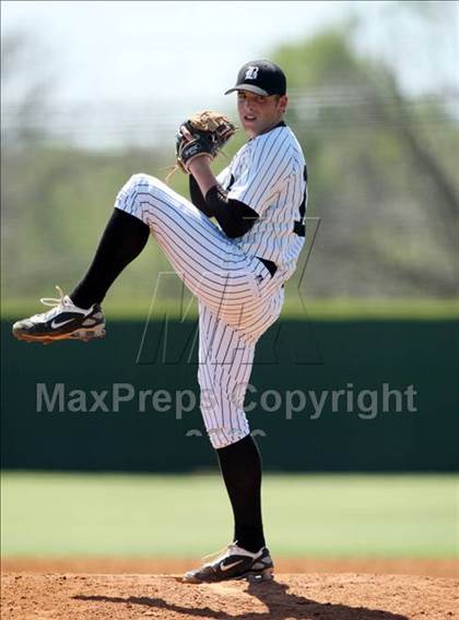 Thumbnail 2 in Hendrickson vs. Bowie photogallery.