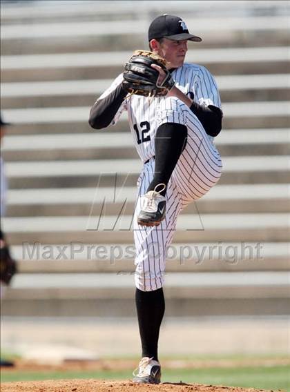 Thumbnail 3 in Hendrickson vs. Bowie photogallery.