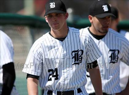 Thumbnail 2 in Hendrickson vs. Bowie photogallery.