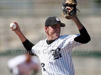 Thumbnail 2 in Hendrickson vs. Bowie photogallery.