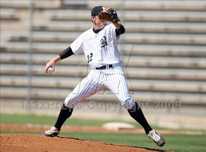 Thumbnail 2 in Hendrickson vs. Bowie photogallery.