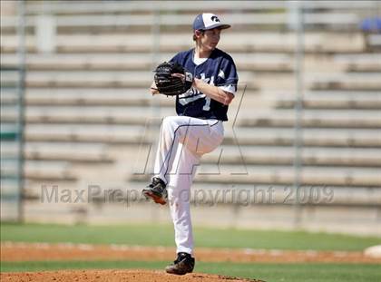 Thumbnail 2 in Hendrickson vs. Bowie photogallery.