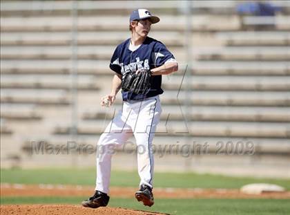 Thumbnail 2 in Hendrickson vs. Bowie photogallery.
