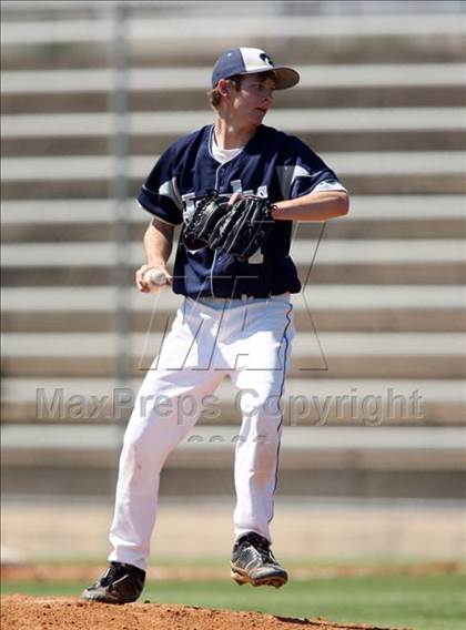 Thumbnail 3 in Hendrickson vs. Bowie photogallery.