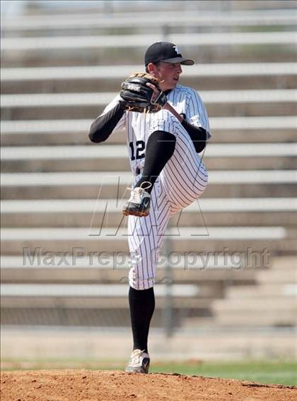 Thumbnail 3 in Hendrickson vs. Bowie photogallery.