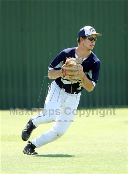 Thumbnail 3 in Hendrickson vs. Bowie photogallery.