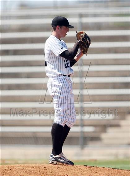 Thumbnail 1 in Hendrickson vs. Bowie photogallery.