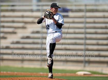 Thumbnail 2 in Hendrickson vs. Bowie photogallery.