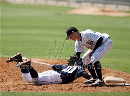 Thumbnail 3 in Hendrickson vs. Bowie photogallery.