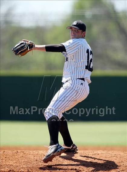Thumbnail 2 in Hendrickson vs. Bowie photogallery.