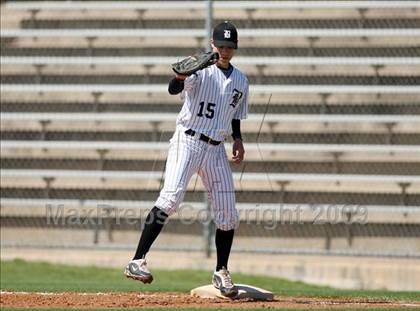 Thumbnail 2 in Hendrickson vs. Bowie photogallery.