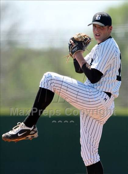 Thumbnail 1 in Hendrickson vs. Bowie photogallery.