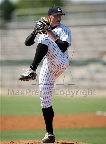 Thumbnail 3 in Hendrickson vs. Bowie photogallery.