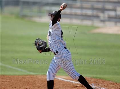 Thumbnail 2 in Hendrickson vs. Bowie photogallery.