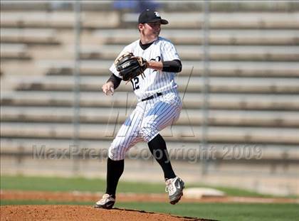 Thumbnail 2 in Hendrickson vs. Bowie photogallery.