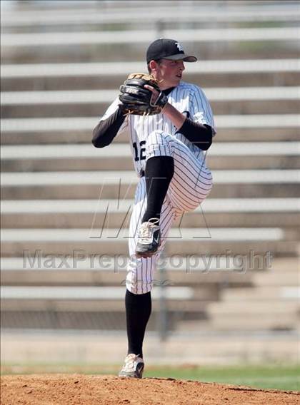 Thumbnail 1 in Hendrickson vs. Bowie photogallery.