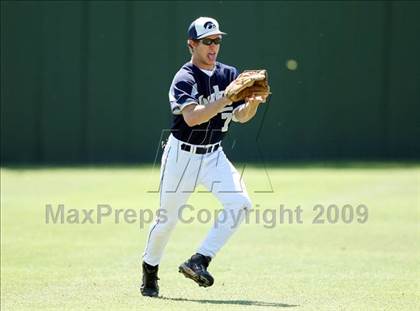 Thumbnail 3 in Hendrickson vs. Bowie photogallery.