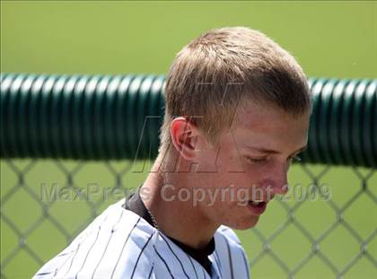 Thumbnail 2 in Hendrickson vs. Bowie photogallery.