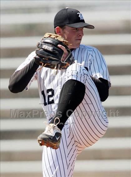 Thumbnail 2 in Hendrickson vs. Bowie photogallery.