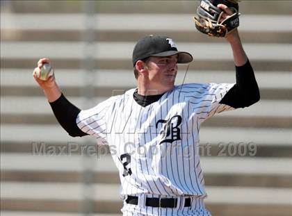 Thumbnail 2 in Hendrickson vs. Bowie photogallery.