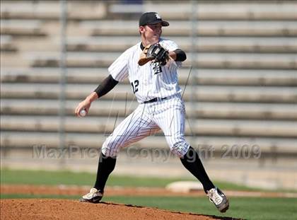 Thumbnail 3 in Hendrickson vs. Bowie photogallery.