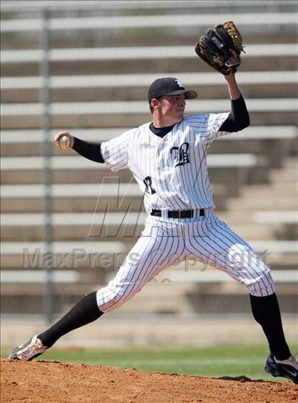 Thumbnail 3 in Hendrickson vs. Bowie photogallery.