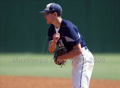 Thumbnail 3 in Hendrickson vs. Bowie photogallery.