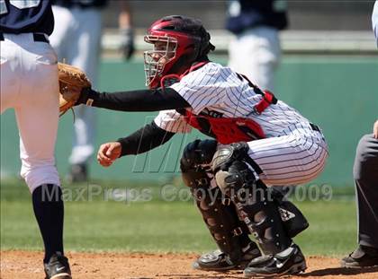 Thumbnail 3 in Hendrickson vs. Bowie photogallery.
