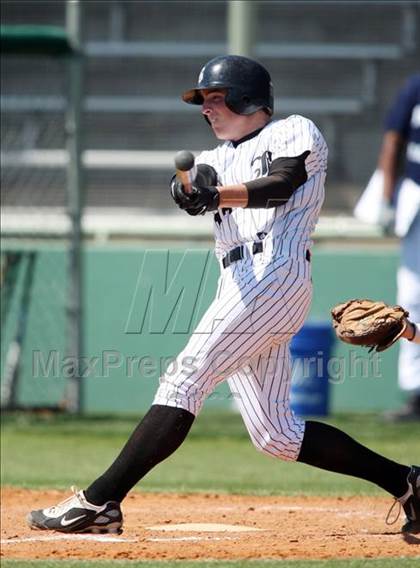 Thumbnail 2 in Hendrickson vs. Bowie photogallery.