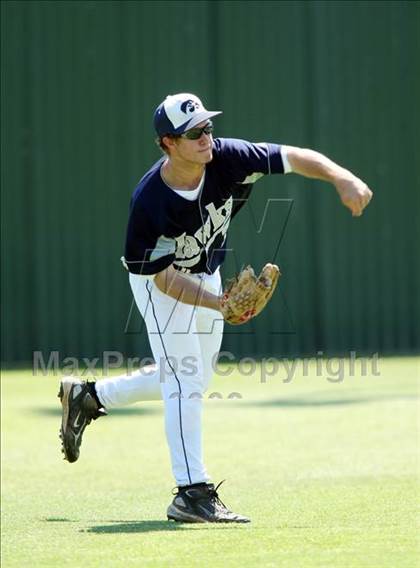 Thumbnail 2 in Hendrickson vs. Bowie photogallery.