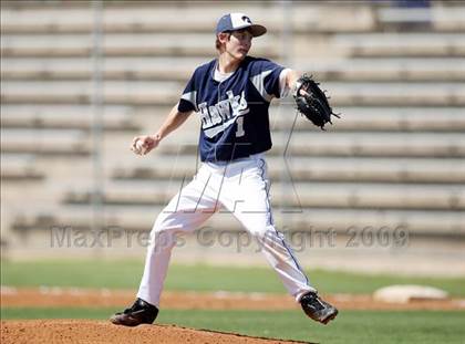 Thumbnail 3 in Hendrickson vs. Bowie photogallery.