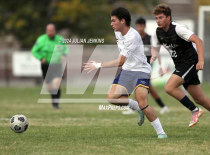 Thumbnail 2 in Meridian vs. Bishop Kelly photogallery.