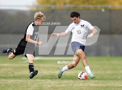 Thumbnail 2 in Meridian vs. Bishop Kelly photogallery.