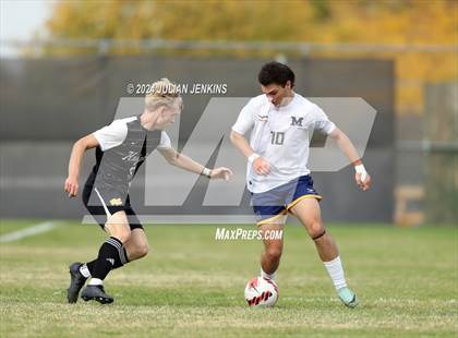 Thumbnail 2 in Meridian vs. Bishop Kelly photogallery.
