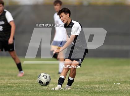 Thumbnail 2 in Meridian vs. Bishop Kelly photogallery.