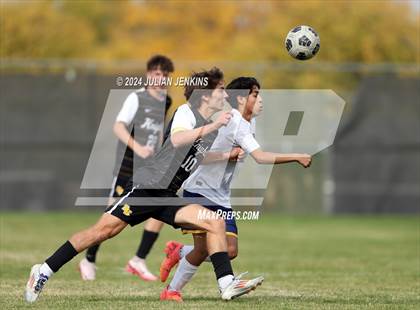 Thumbnail 2 in Meridian vs. Bishop Kelly photogallery.