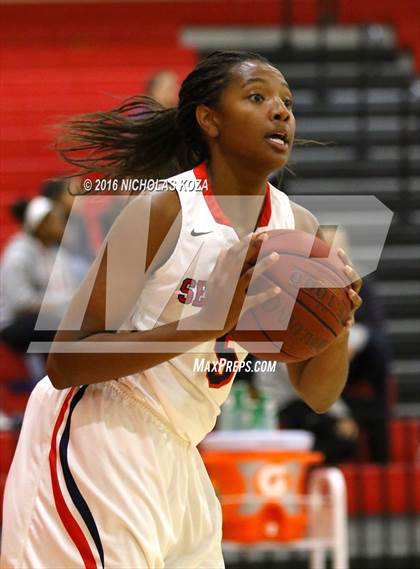 Thumbnail 1 in Fairfax vs. Redondo Union (Battle of the Beach) photogallery.