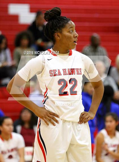 Thumbnail 1 in Fairfax vs. Redondo Union (Battle of the Beach) photogallery.