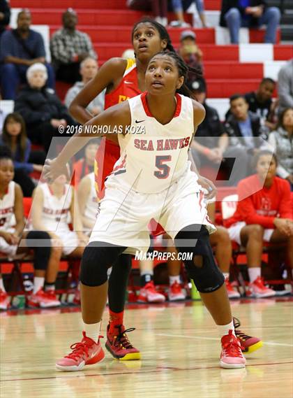Thumbnail 2 in Fairfax vs. Redondo Union (Battle of the Beach) photogallery.