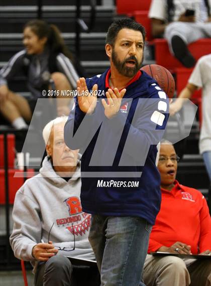 Thumbnail 3 in Fairfax vs. Redondo Union (Battle of the Beach) photogallery.