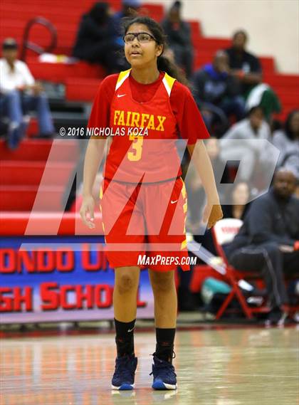 Thumbnail 1 in Fairfax vs. Redondo Union (Battle of the Beach) photogallery.