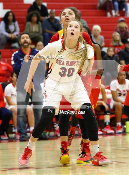 Thumbnail 1 in Fairfax vs. Redondo Union (Battle of the Beach) photogallery.