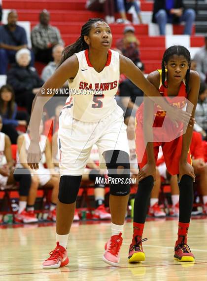 Thumbnail 3 in Fairfax vs. Redondo Union (Battle of the Beach) photogallery.