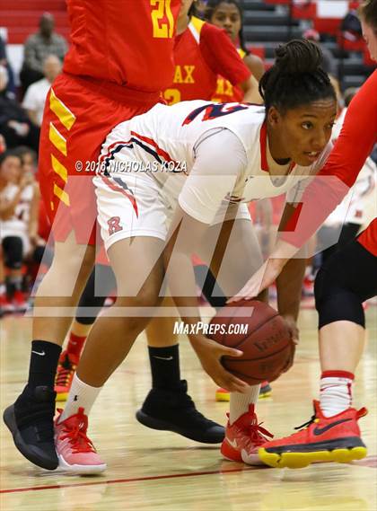 Thumbnail 2 in Fairfax vs. Redondo Union (Battle of the Beach) photogallery.