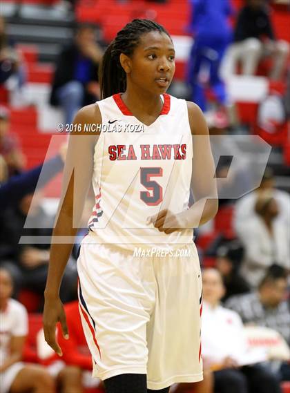 Thumbnail 2 in Fairfax vs. Redondo Union (Battle of the Beach) photogallery.