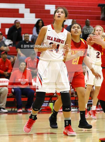 Thumbnail 3 in Fairfax vs. Redondo Union (Battle of the Beach) photogallery.